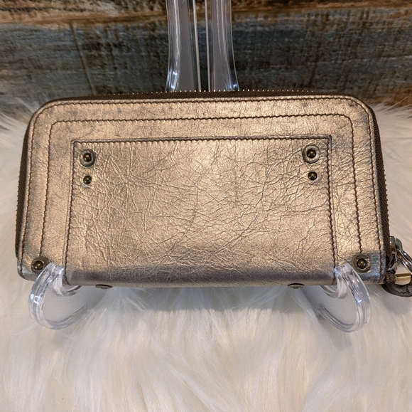 Chloe Paddington Metallic Gold Long Zippy Wallet - Picture 3 of 13